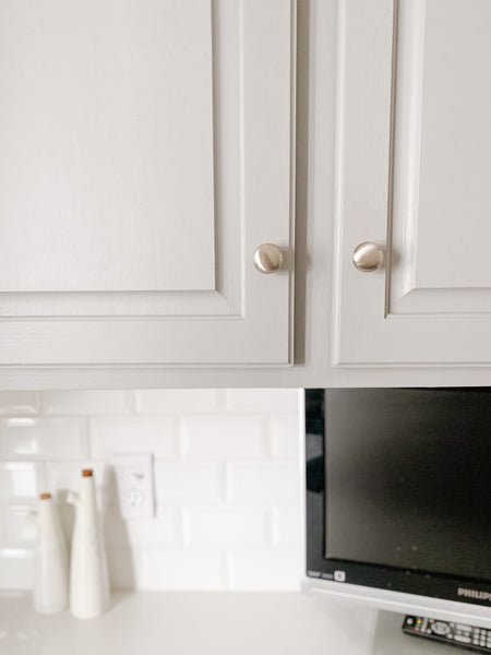TRANSFORM YOUR KITCHEN WITH FUSION MINERAL PAINT: A DETAILED GUIDE FOR A STUNNING CABINET MAKEOVER - Clementine Home Floral Gift