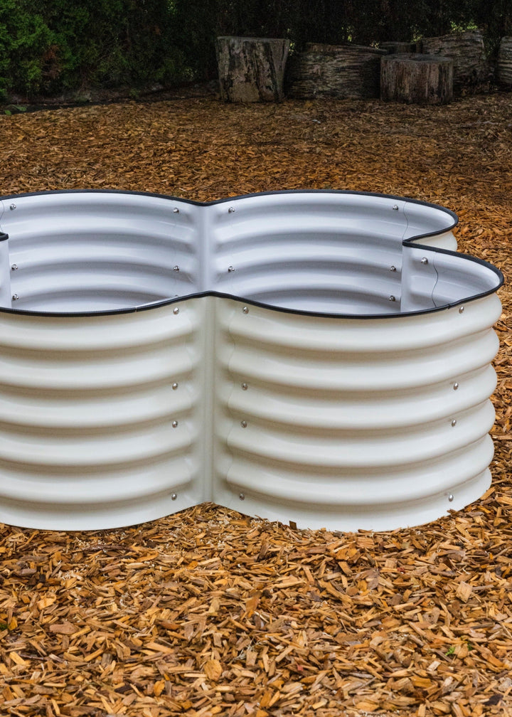 17” Tall Four Leaf Clover Garden Bed