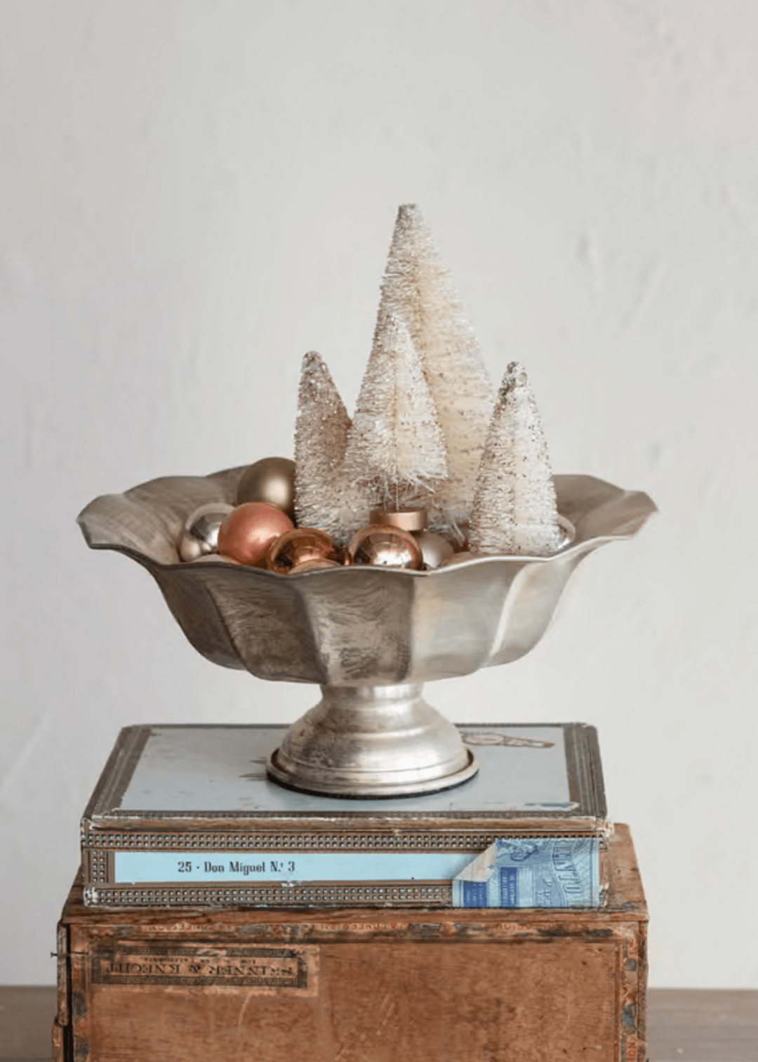 Distressed Ruffled Footed Bowl - Clementine Home Floral Gift