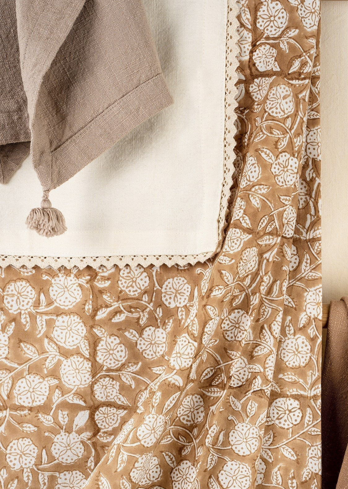 Maeve Lace Napkins, Set of 4 - Off White - Clementine Home Floral Gift