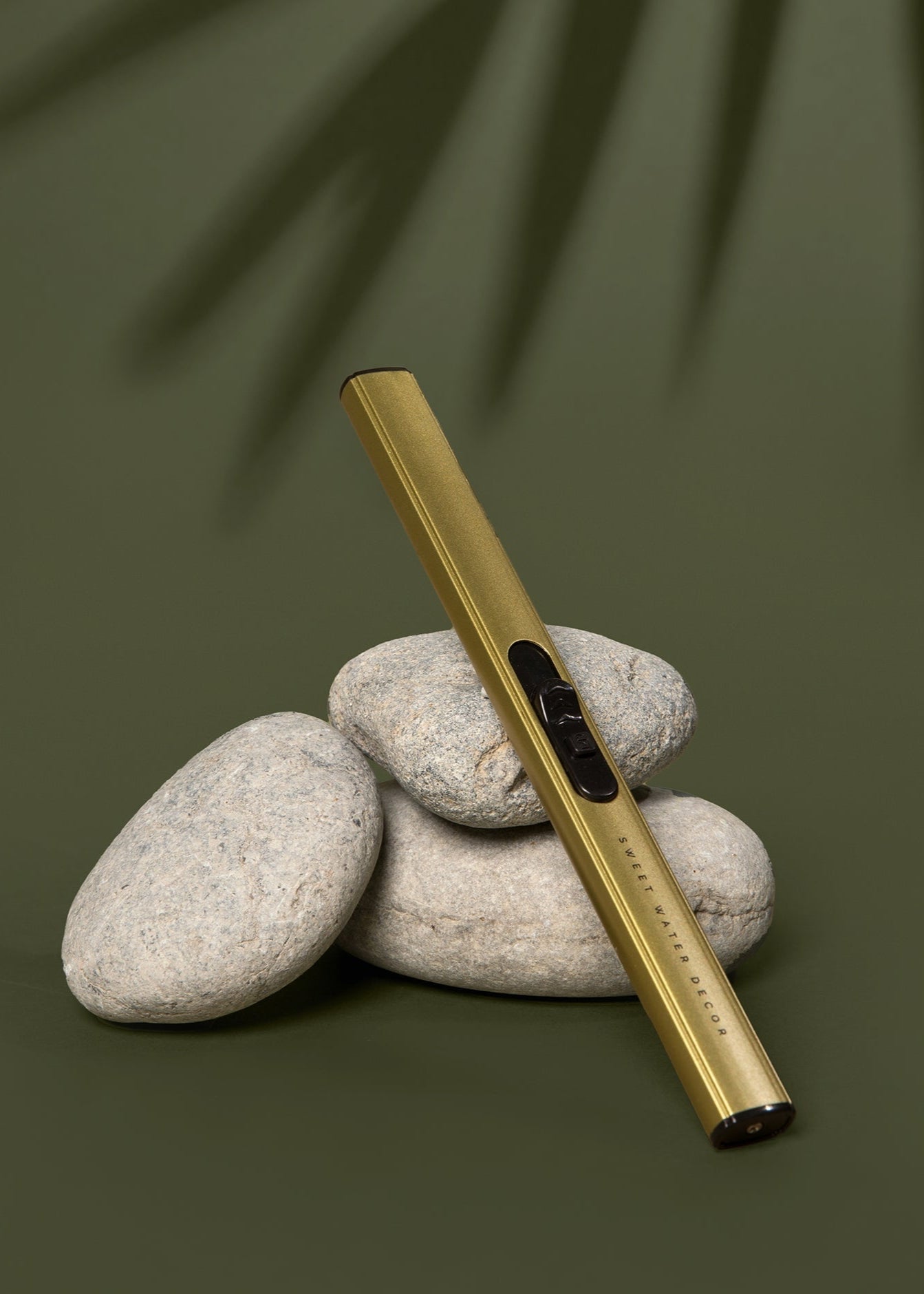 Rechargeable Electric Lighter - Gold - Clementine Home Floral Gift