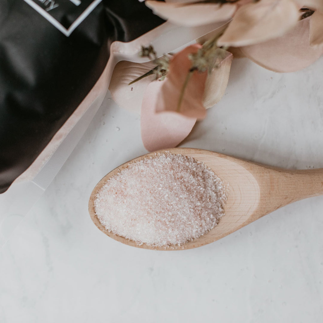 Só Salty – Epsom & Himalayan Pink Salt Sóak - Clementine Home Floral Gift