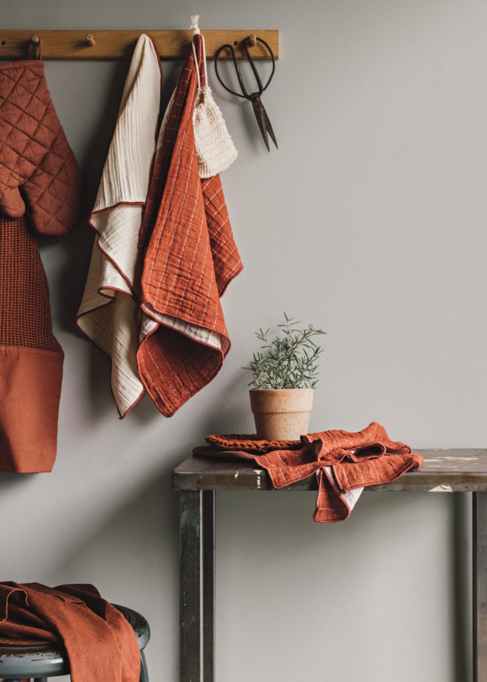 Stonewash Mitt - Terracotta - Clementine Home Floral Gift